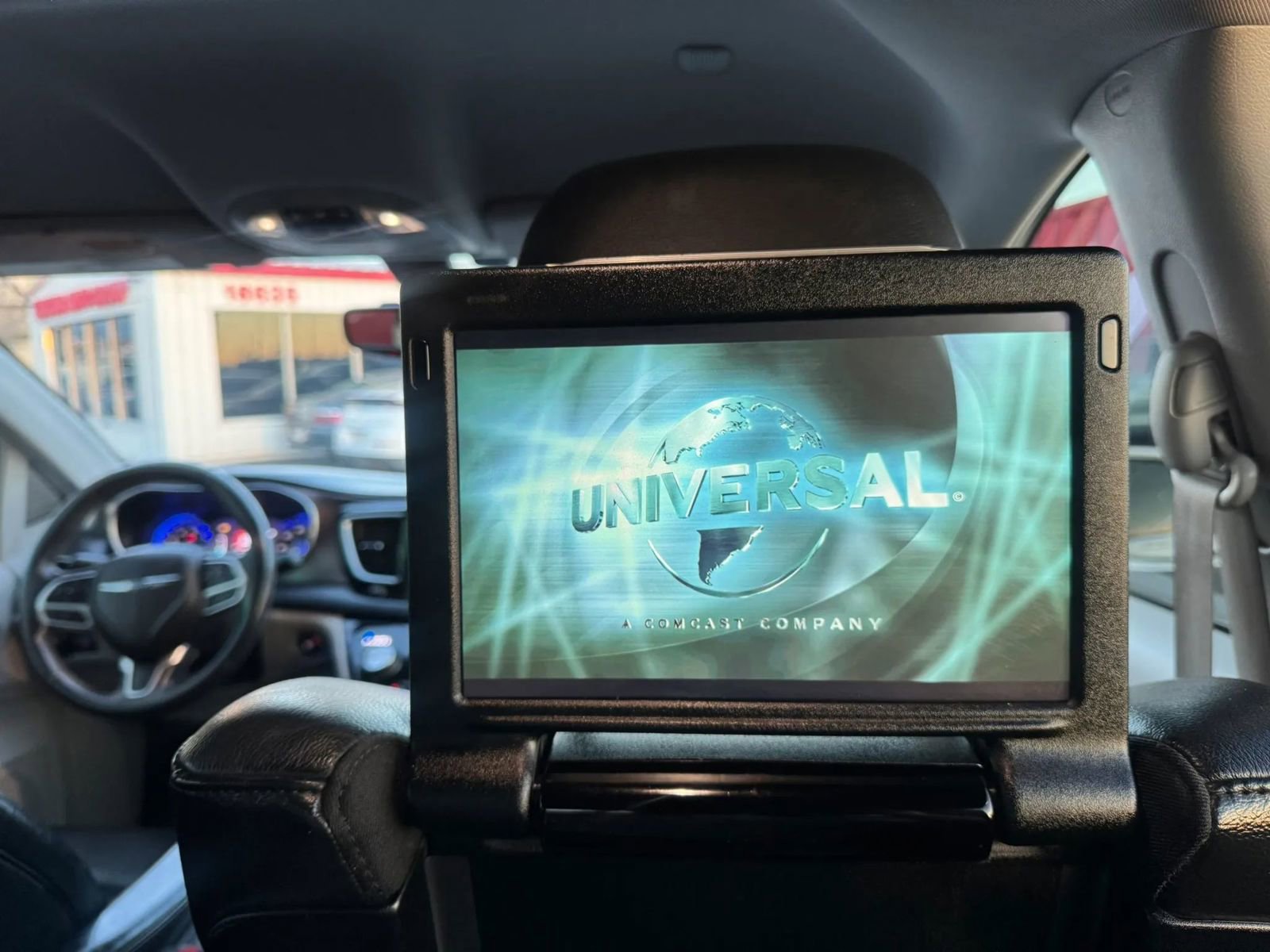 Used 2017 Chrysler Pacifica Touring-L Plus FWD image 28