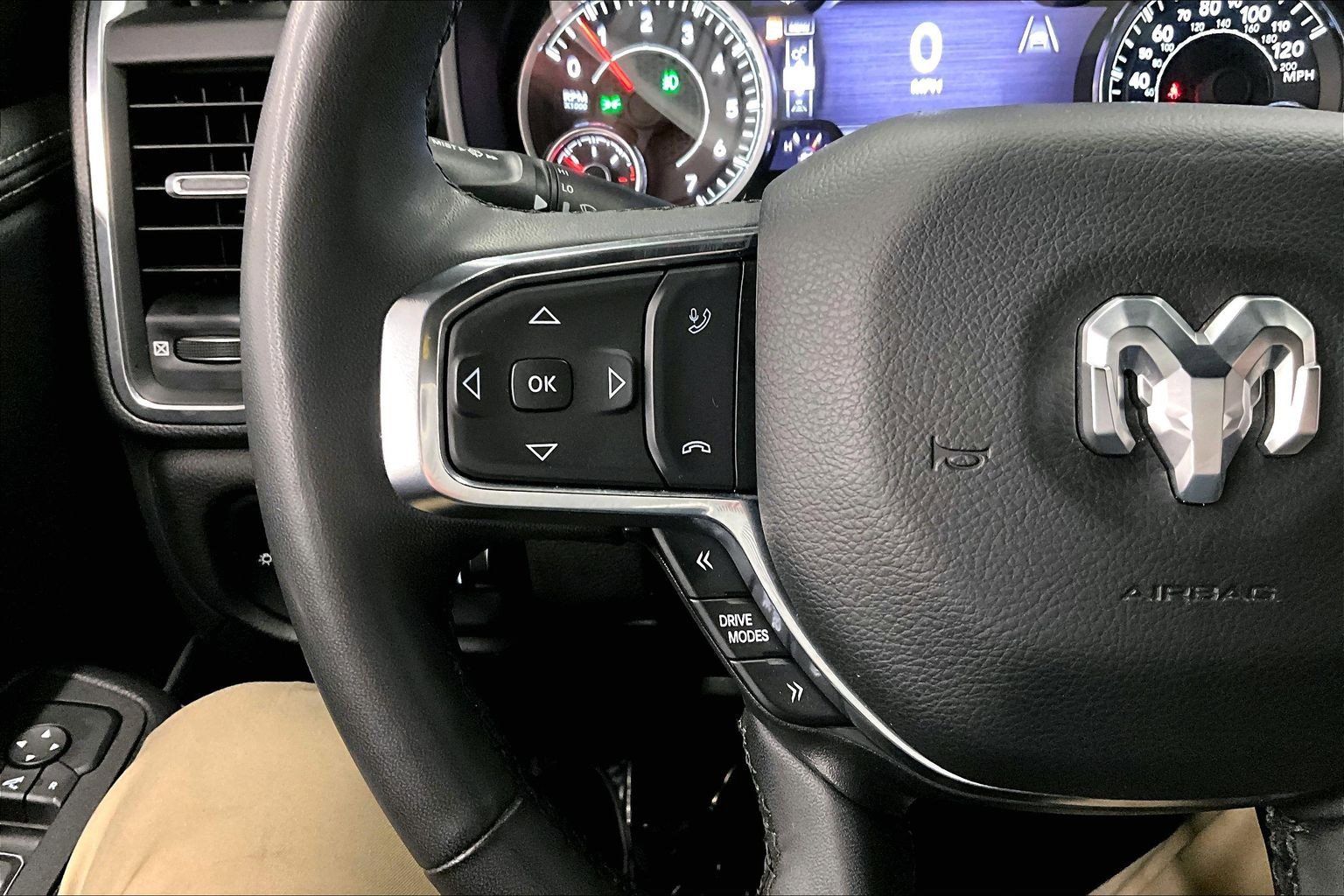 Used 2025 RAM 1500 Laramie AWD/4WD image 24