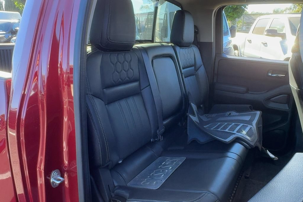 Used 2024 Nissan Frontier SL w/ Technology Package RWD image 13