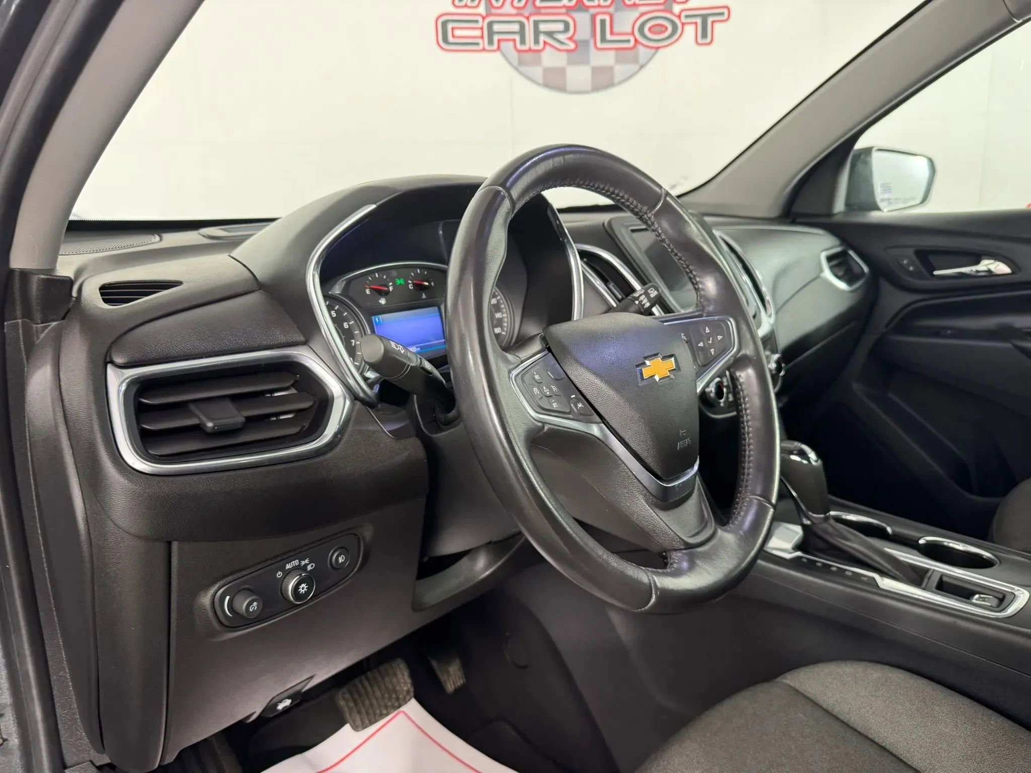 Used 2020 Chevrolet Equinox LT w/ Driver Convenience Package FWD image 10