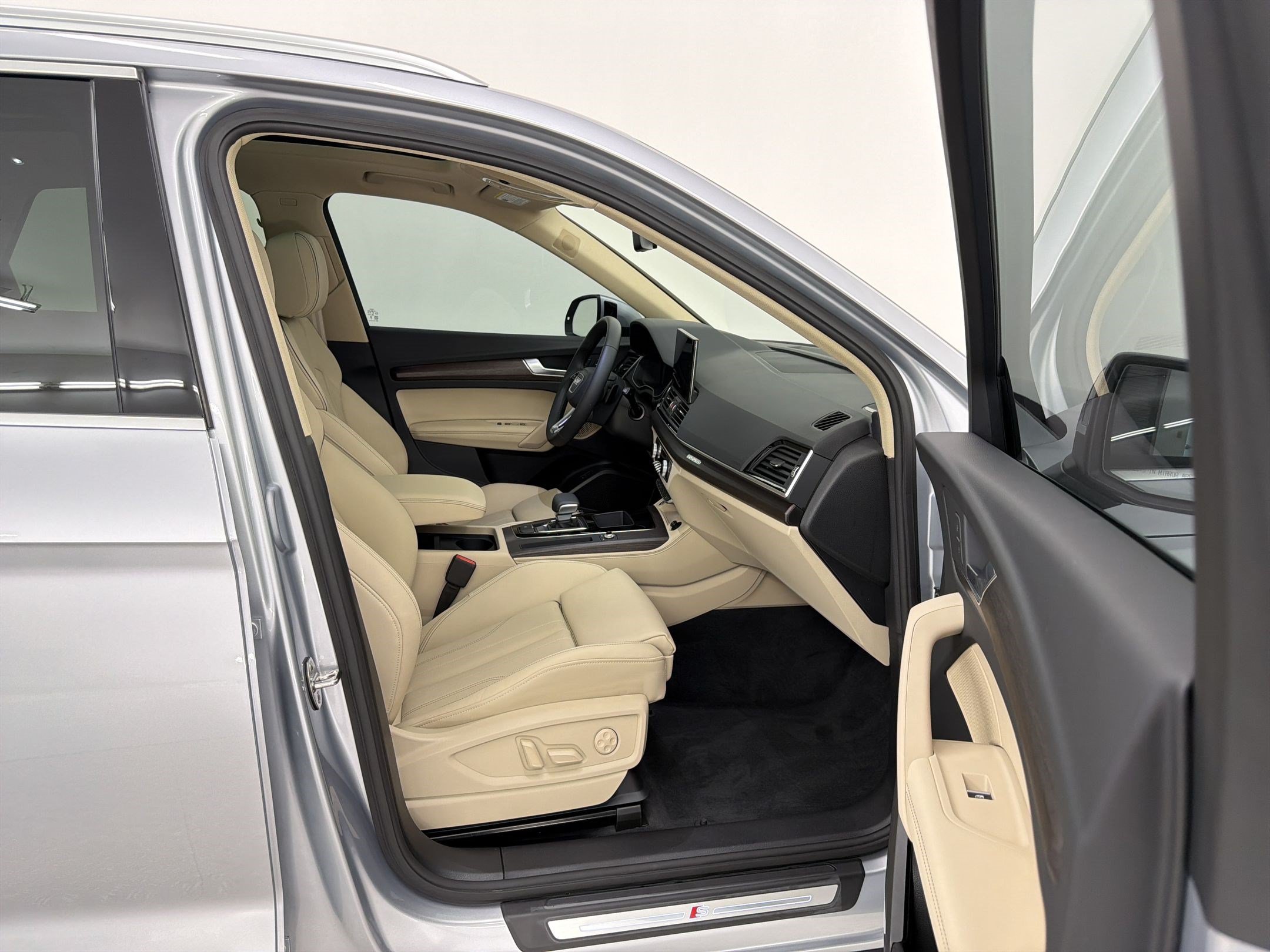 Certified 2025 Audi Q5 2.0T Premium Plus AWD/4WD image 29