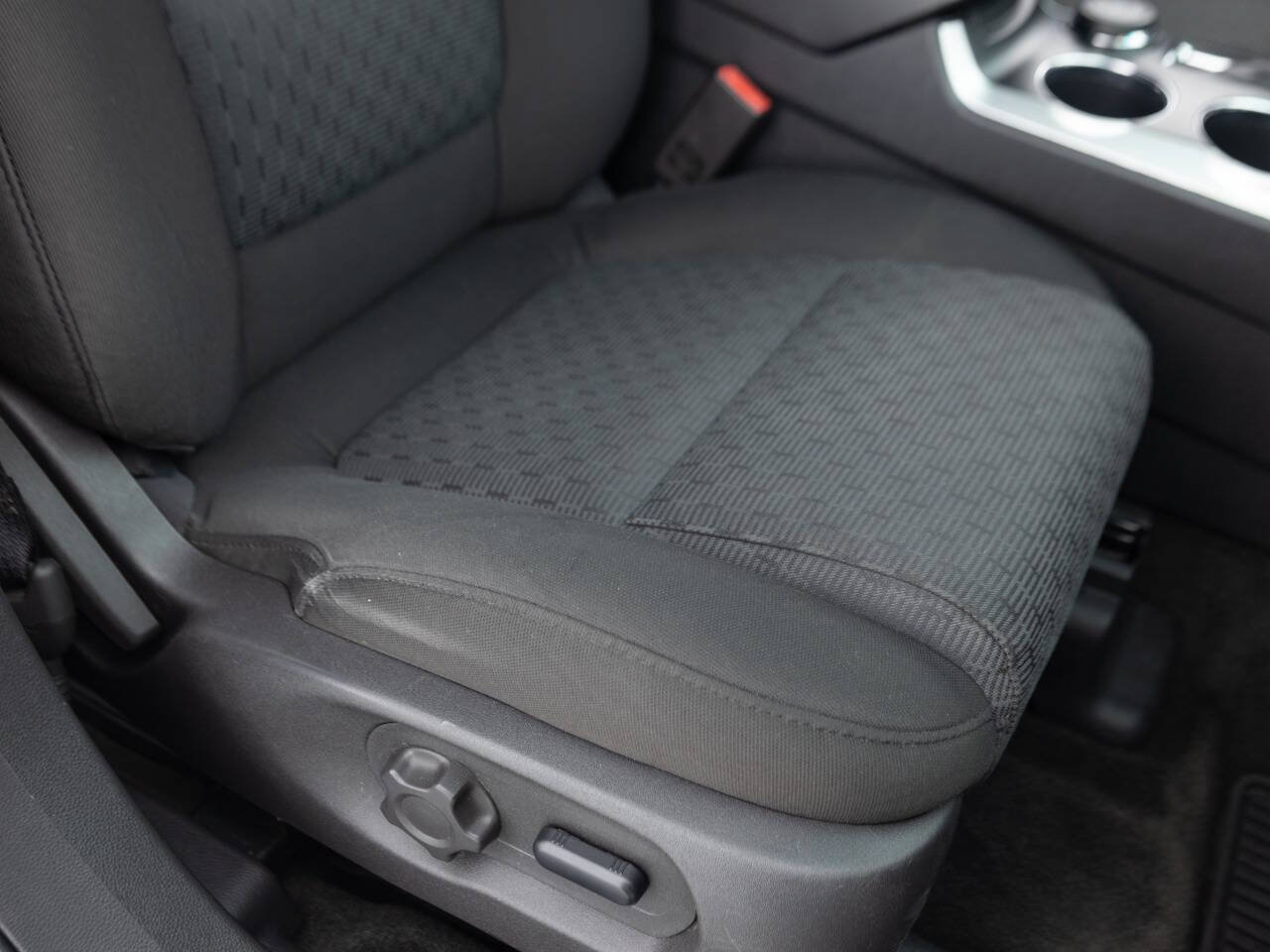 Used 2013 Ford Explorer XLT AWD/4WD image 27