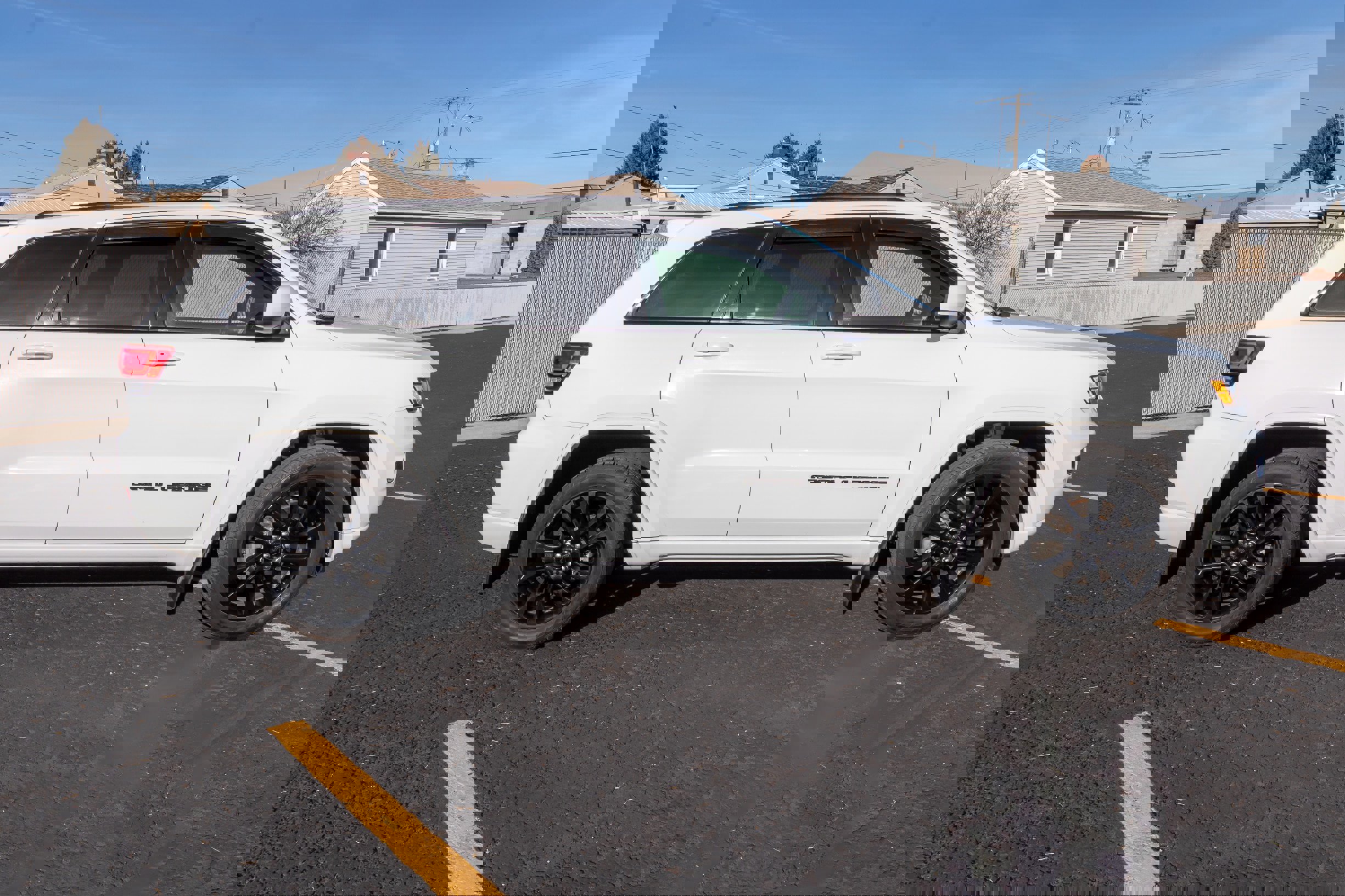 Used 2020 Jeep Grand Cherokee Altitude image 2