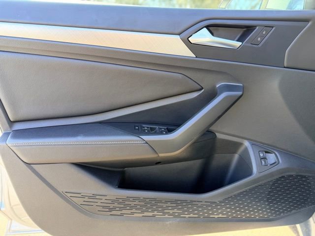 Used 2024 Volkswagen Jetta SE image 18