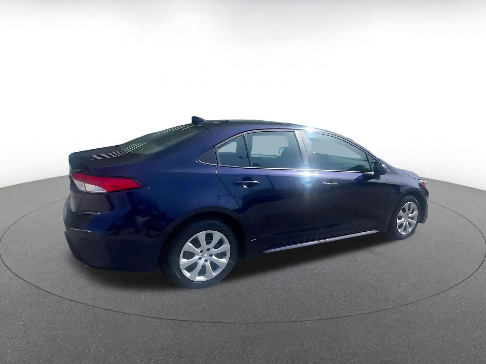 Used 2025 Toyota Corolla LE FWD image 14