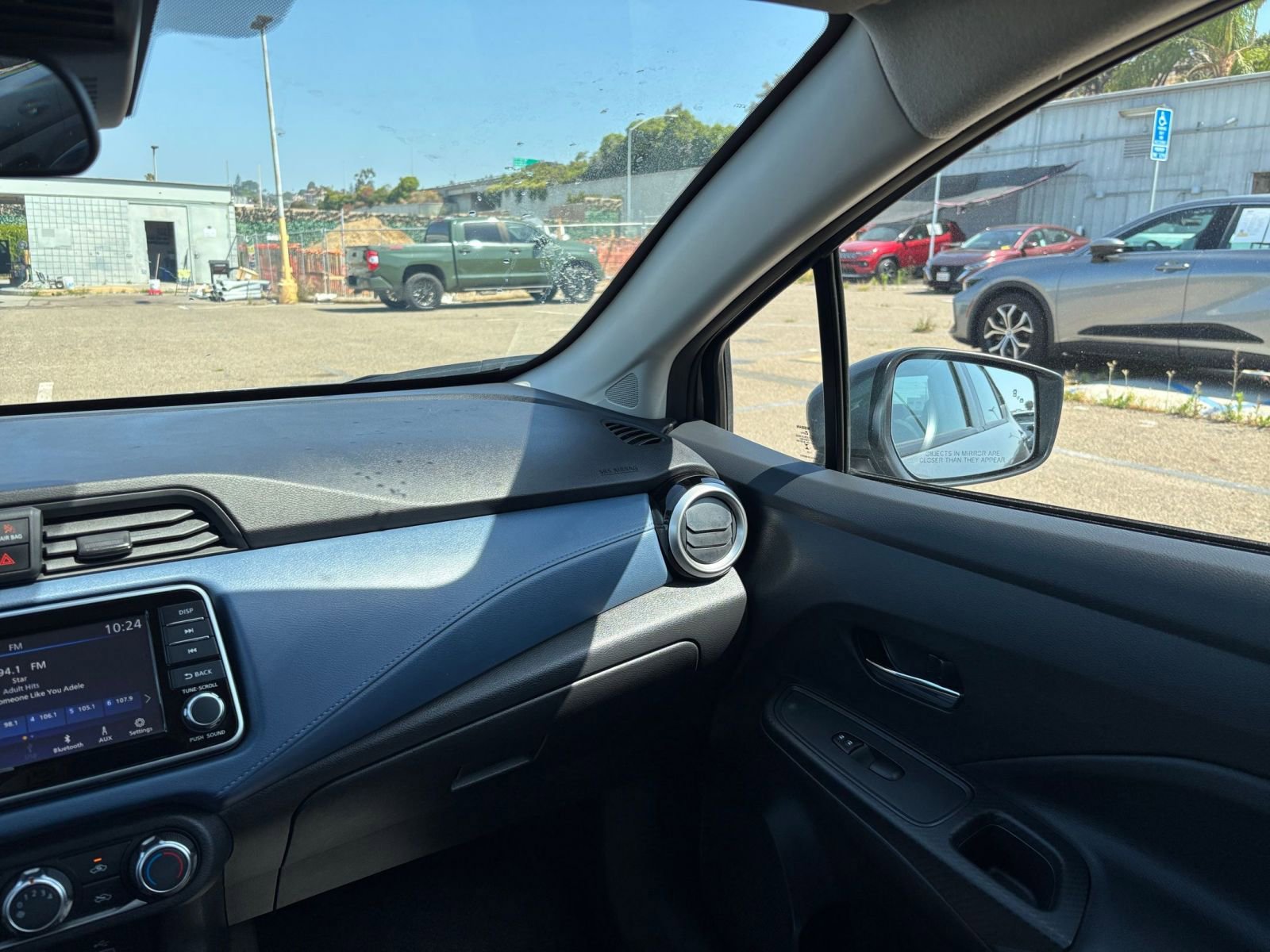 Used 2025 Nissan Versa SV FWD image 33