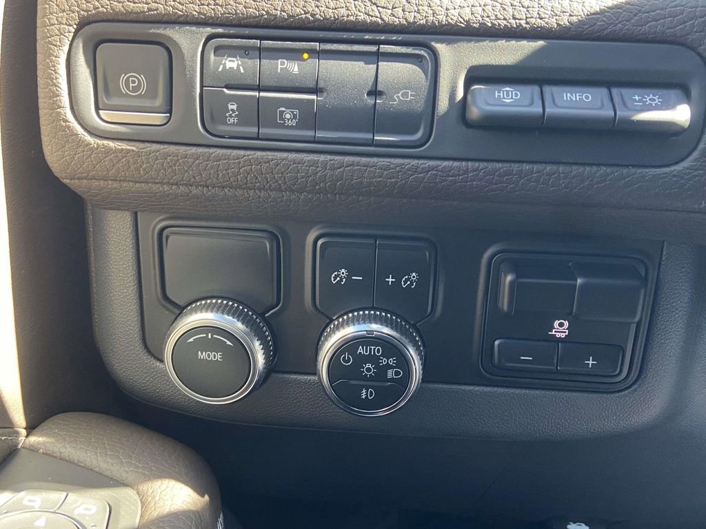 Used 2022 GMC Yukon XL Denali w/ Denali Premium Package RWD image 30