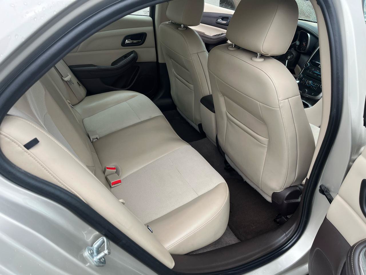 Used 2015 Chevrolet Malibu LT FWD image 31