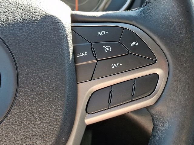 Used 2019 Jeep Cherokee Latitude Plus w/ Cold Weather Group AWD/4WD image 22