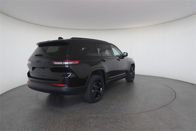 Used 2023 Jeep Grand Cherokee L Limited w/ Black Appearance Package image 18