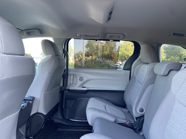 Used 2023 Toyota Sienna LE FWD image 17