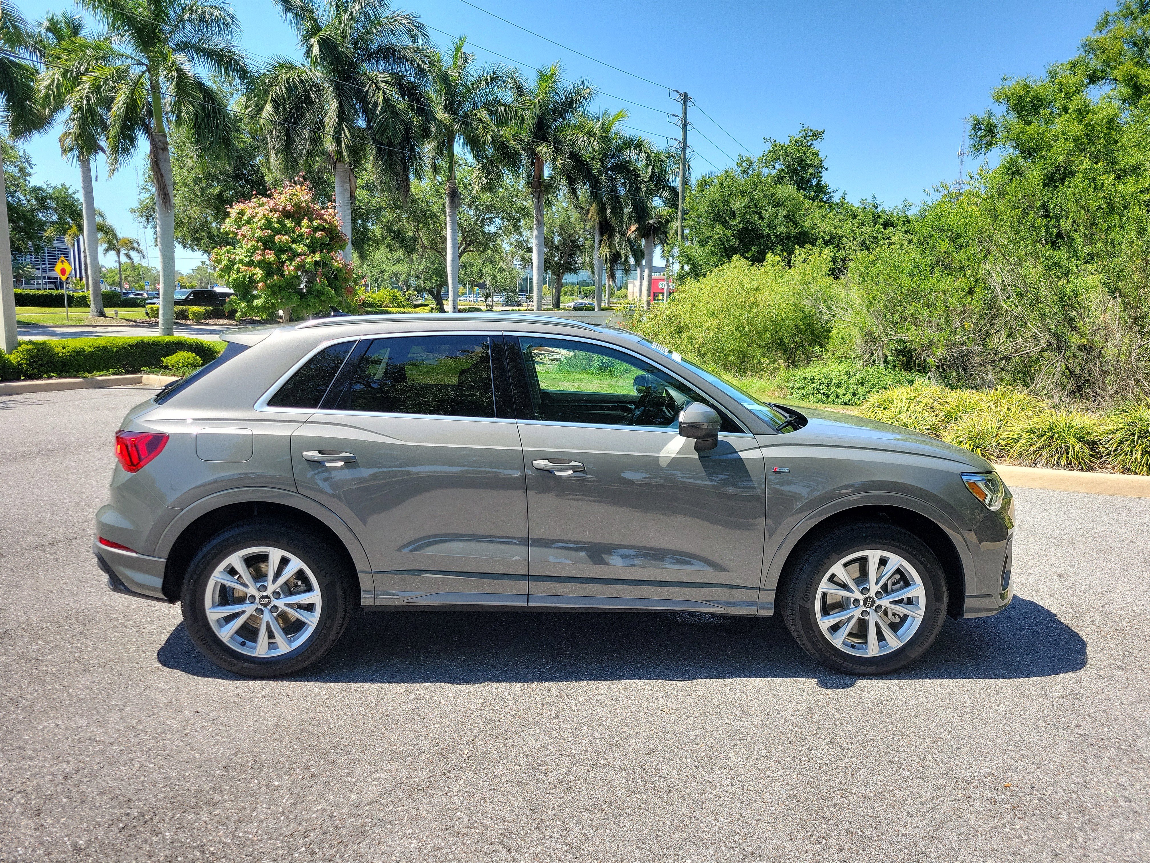 Certified 2023 Audi Q3 2.0T Premium Plus w/ Premium Plus Package image 3