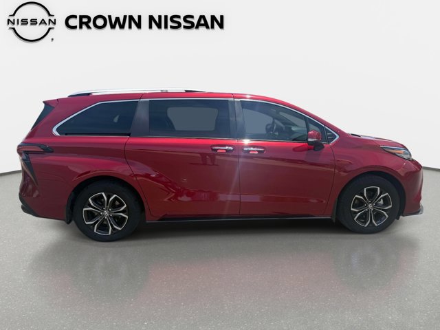 Used 2025 Toyota Sienna Platinum AWD/4WD image 9