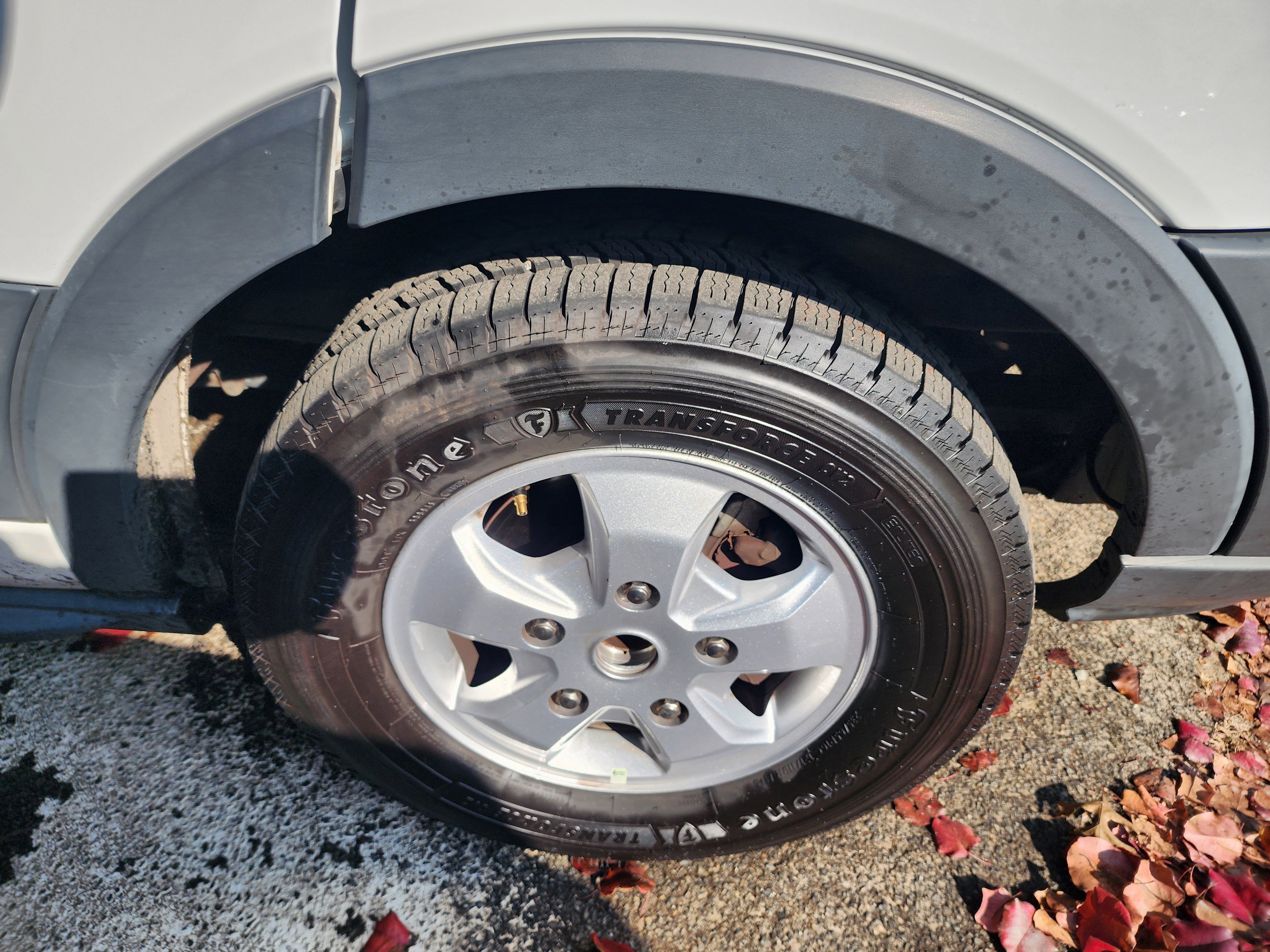 Used 2018 Ford Transit 350 XLT image 9