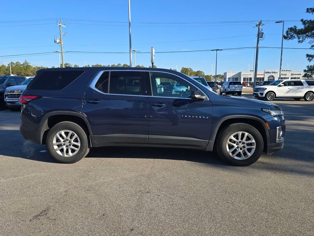 Used 2023 Chevrolet Traverse LS image 2