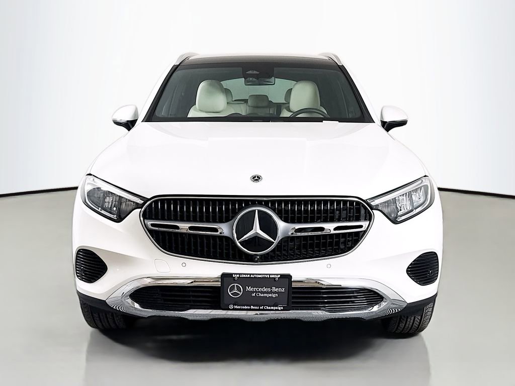 Used 2025 Mercedes-Benz GLC 300 4MATIC image 2