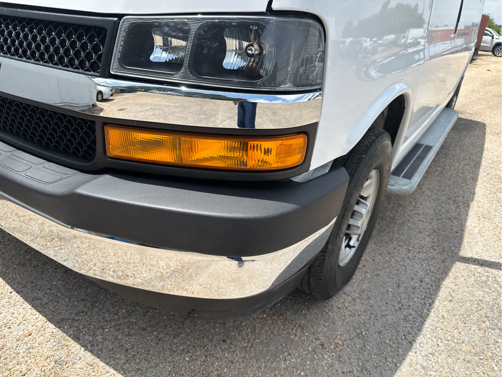Used 2024 Chevrolet Express 2500 w/ Driver Convenience Package RWD image 9