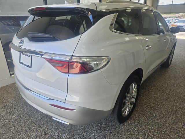 Used 2022 Buick Enclave Premium w/ Surround and Sites Package AWD/4WD image 2