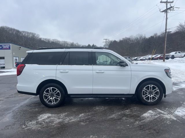 Used 2025 Ford Expedition Active image 4