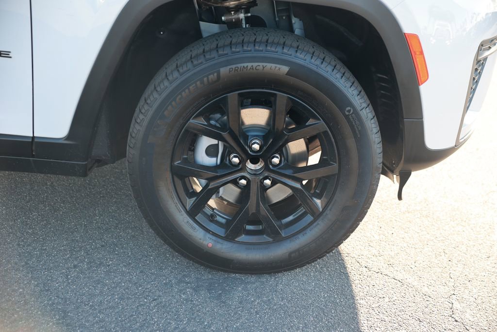 New 2026 Jeep Grand Cherokee Altitude RWD image 8