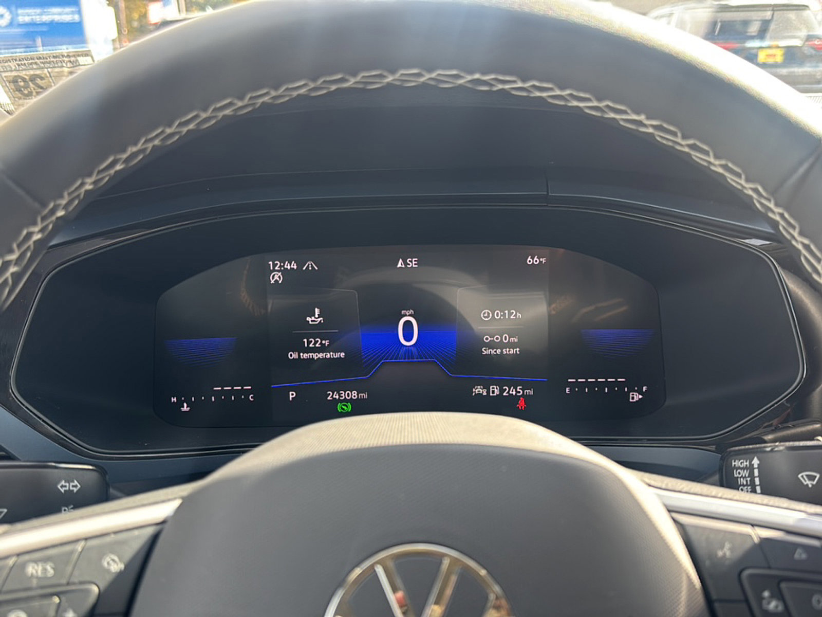 Used 2024 Volkswagen Taos SE image 29