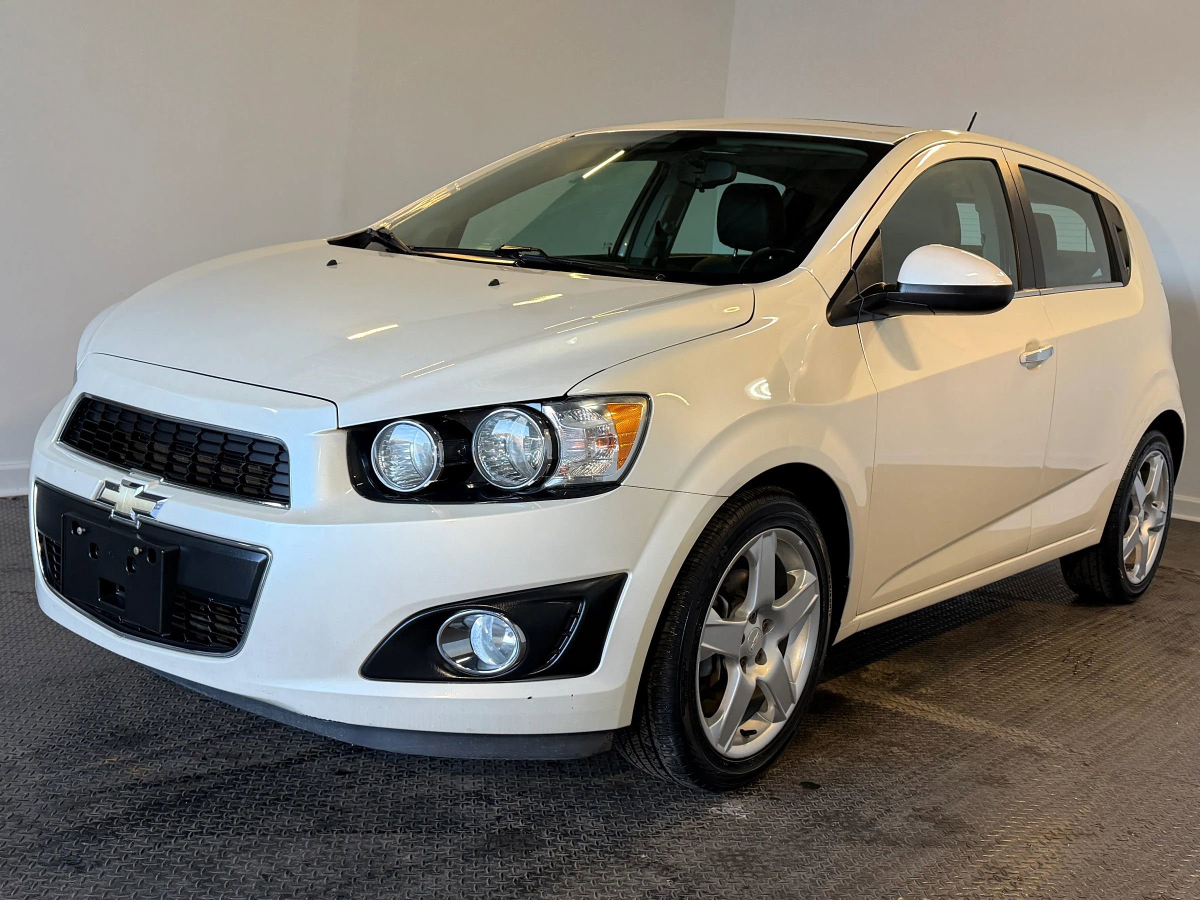 Used 2015 Chevrolet Sonic LTZ FWD image 2