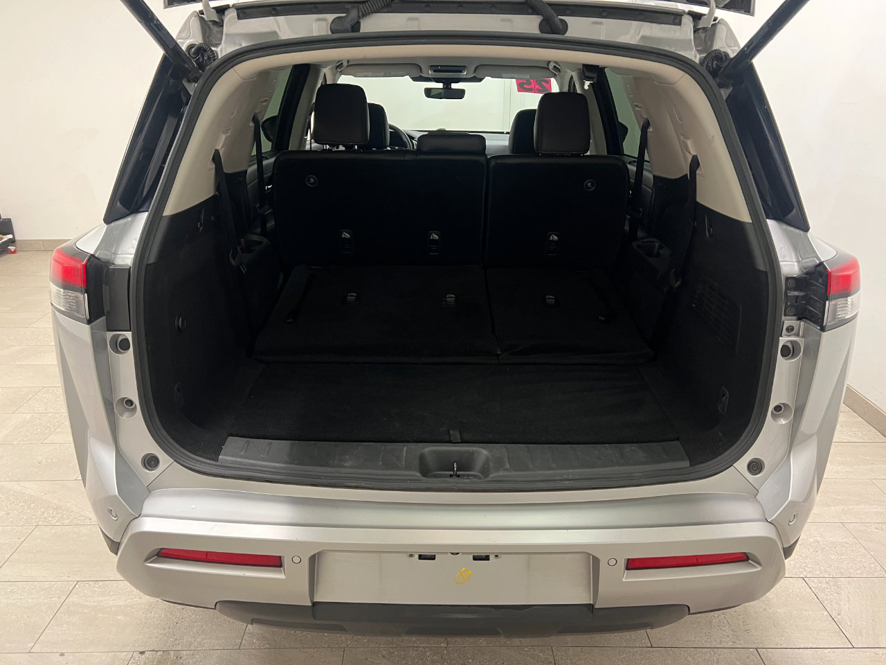 Used 2025 Nissan Pathfinder SL image 19