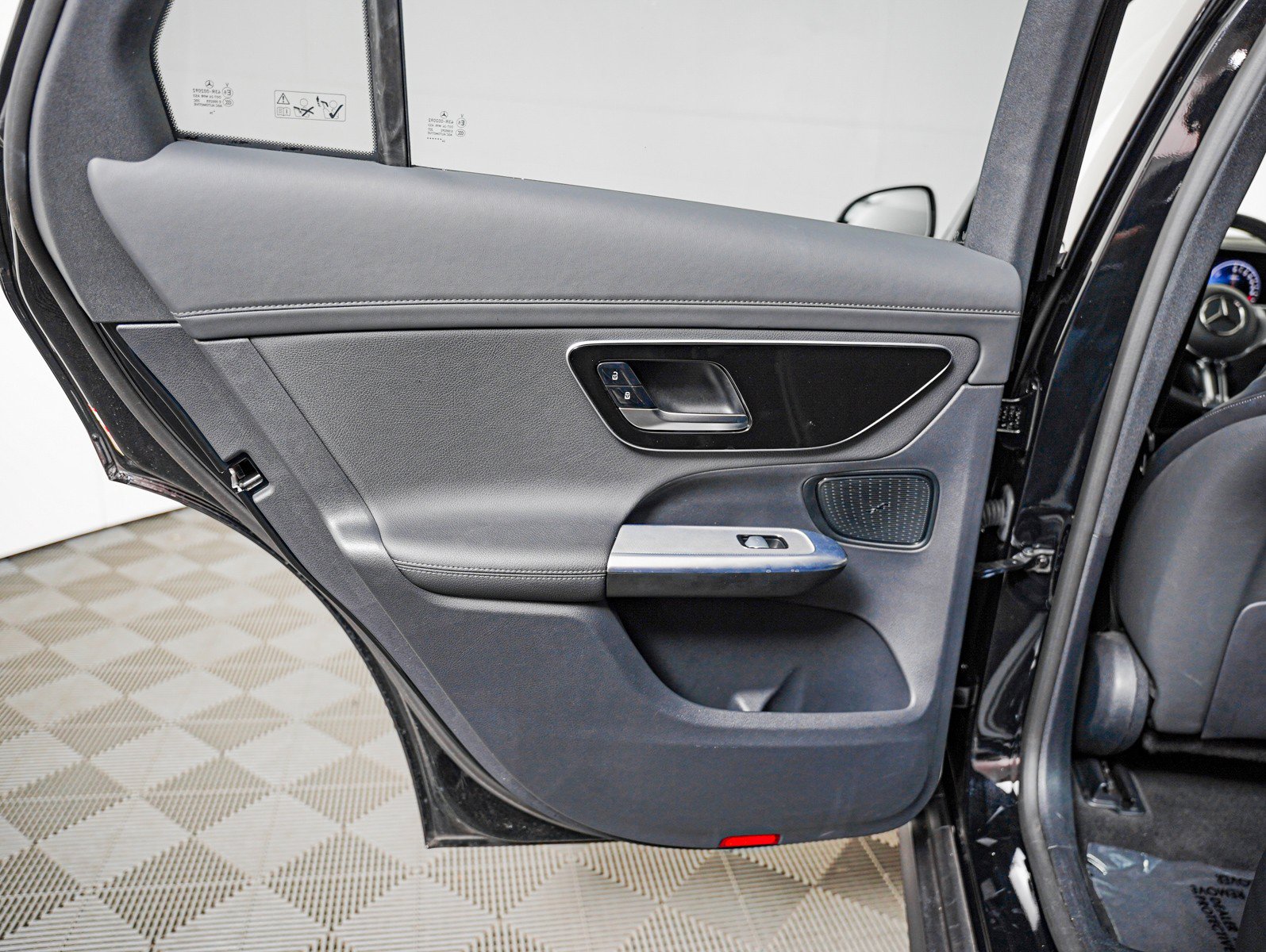 Certified 2025 Mercedes-Benz GLC 350e 4MATIC image 24