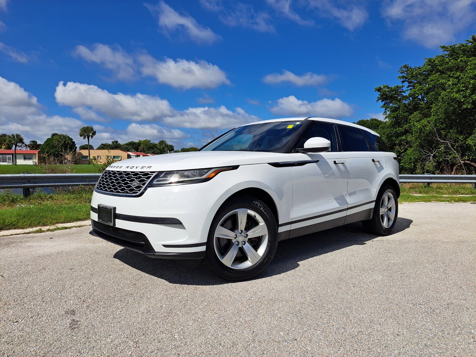 Used 2018 Land Rover Range Rover Velar S image 1