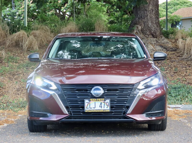 Used 2024 Nissan Altima 2.5 SV FWD image 2