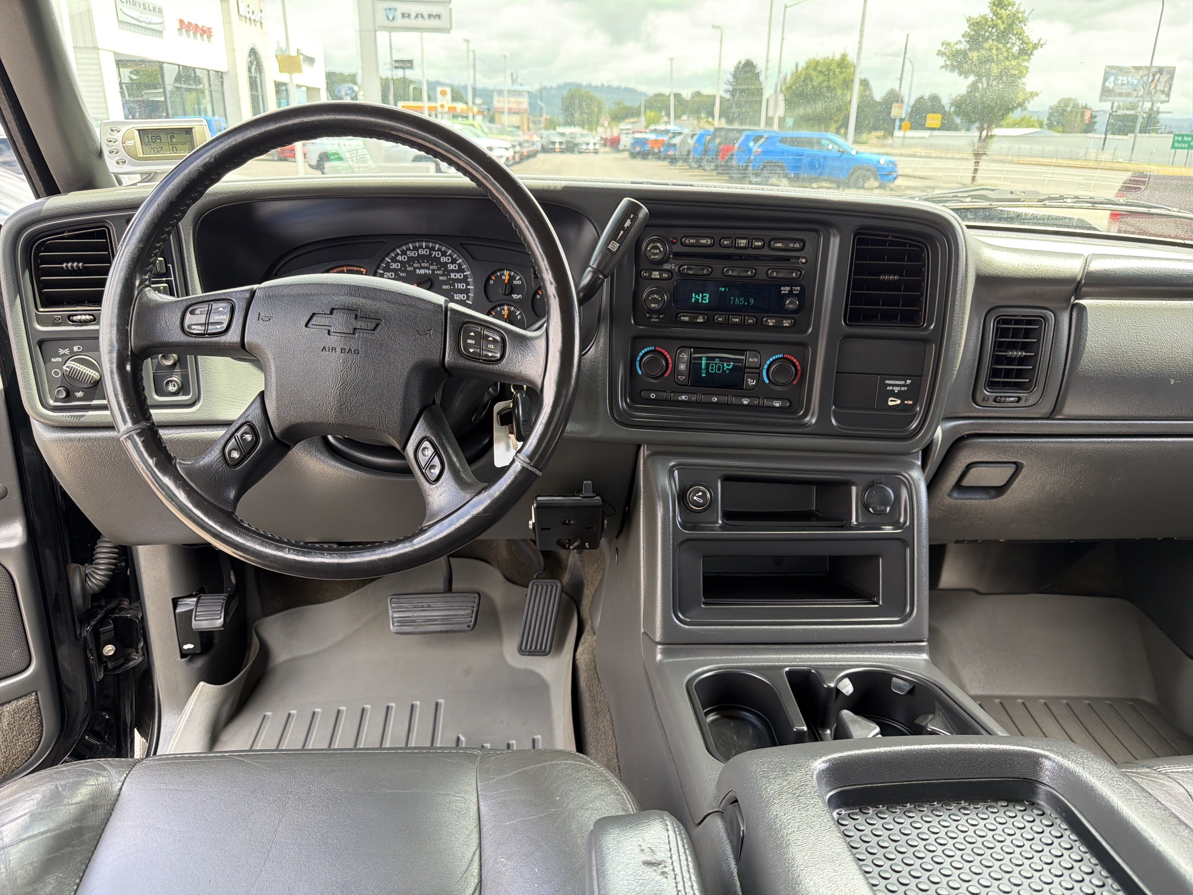Used 2005 Chevrolet Silverado 2500 LT w/ Heavy-Duty Power Package AWD/4WD image 12