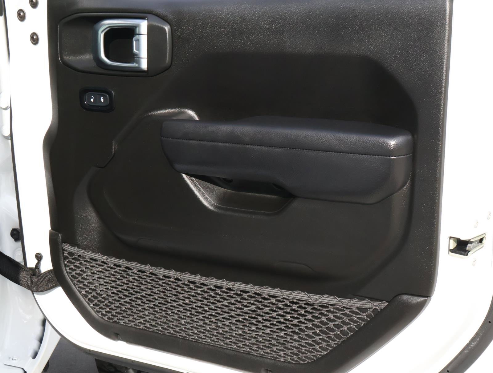 Used 2024 Jeep Wrangler Unlimited Rubicon w/ Technology Group image 16