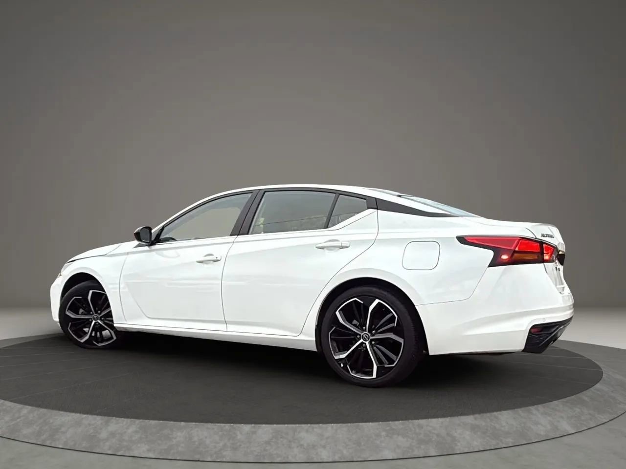 Used 2024 Nissan Altima 2.5 SR image 4