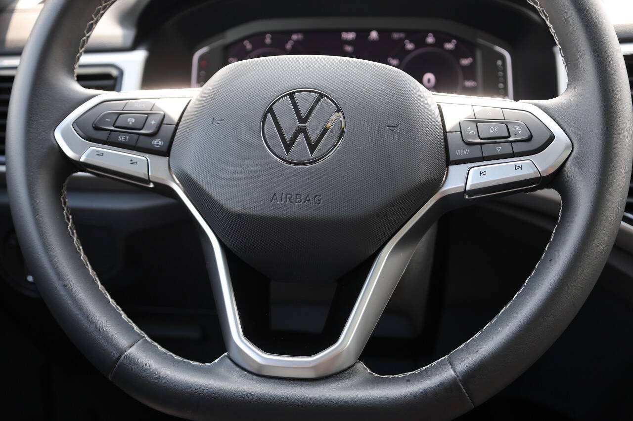 Used 2022 Volkswagen Atlas Cross Sport SE AWD/4WD image 17