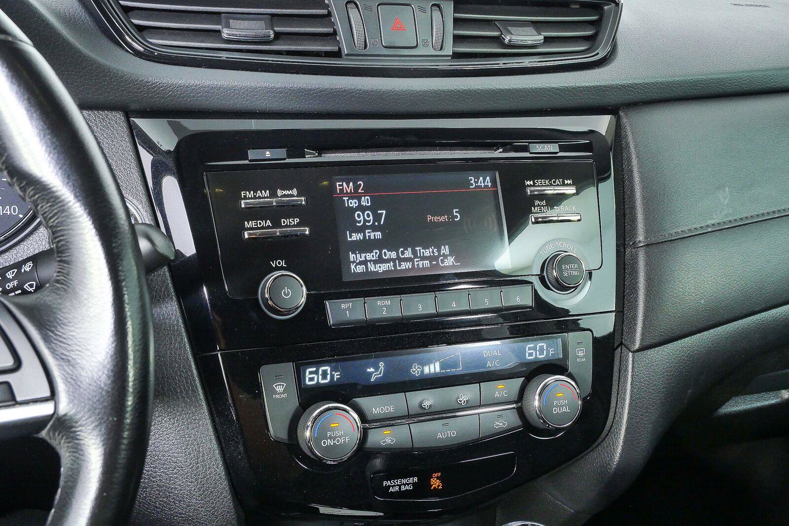 Used 2017 Nissan Rogue SV FWD image 19
