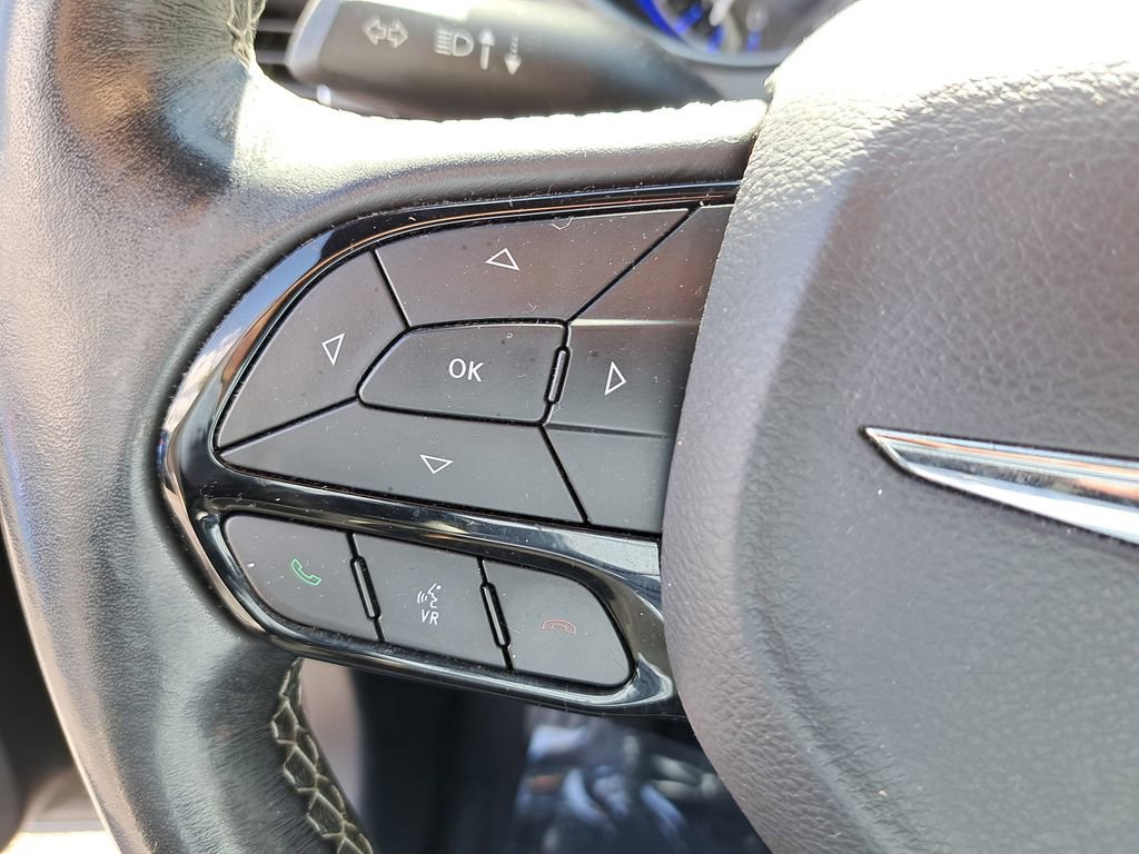 Used 2020 Chrysler Pacifica Touring-L w/ S Appearance Package image 18