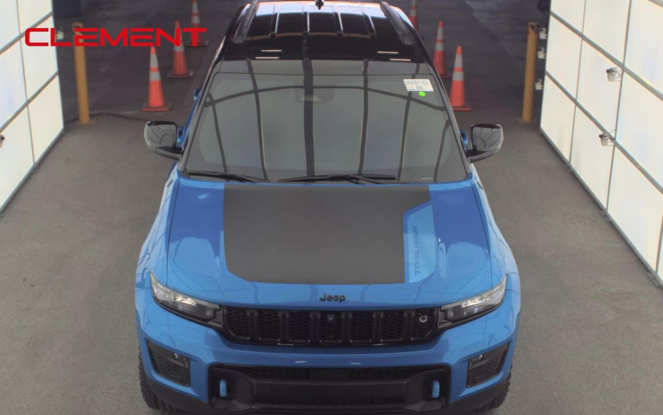 Used 2022 Jeep Grand Cherokee Trailhawk w/ Advanced Protech Group II AWD/4WD image 2