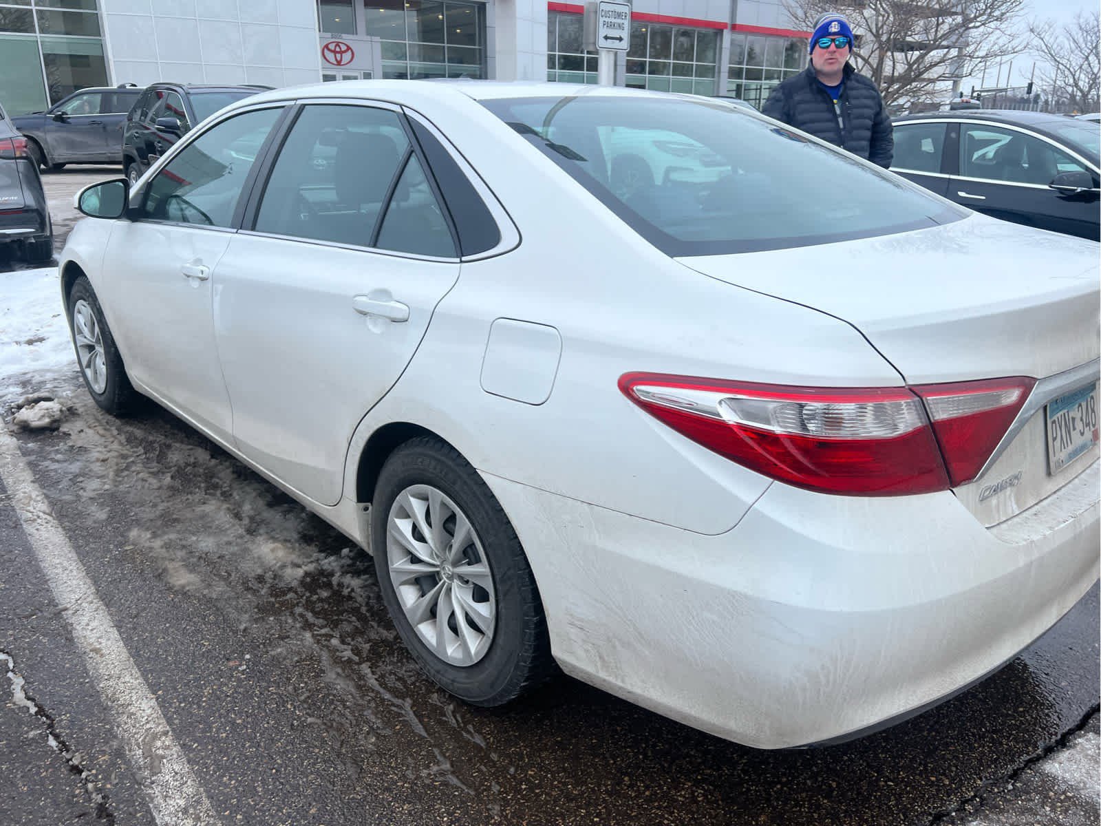 Used 2015 Toyota Camry LE image 4