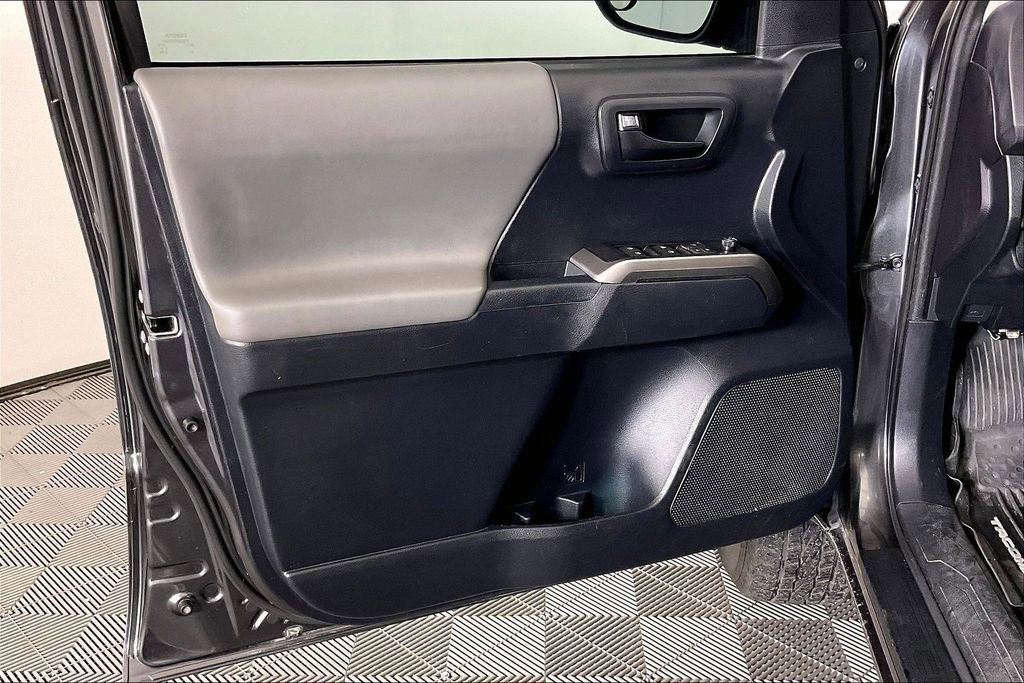 Used 2019 Toyota Tacoma SR5 AWD/4WD image 22