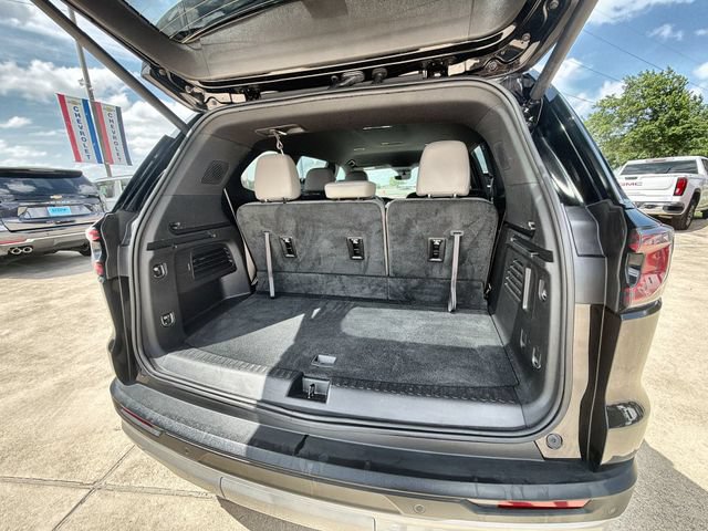 Used 2026 GMC Acadia Elevation w/ Elevation Premium Package FWD image 25