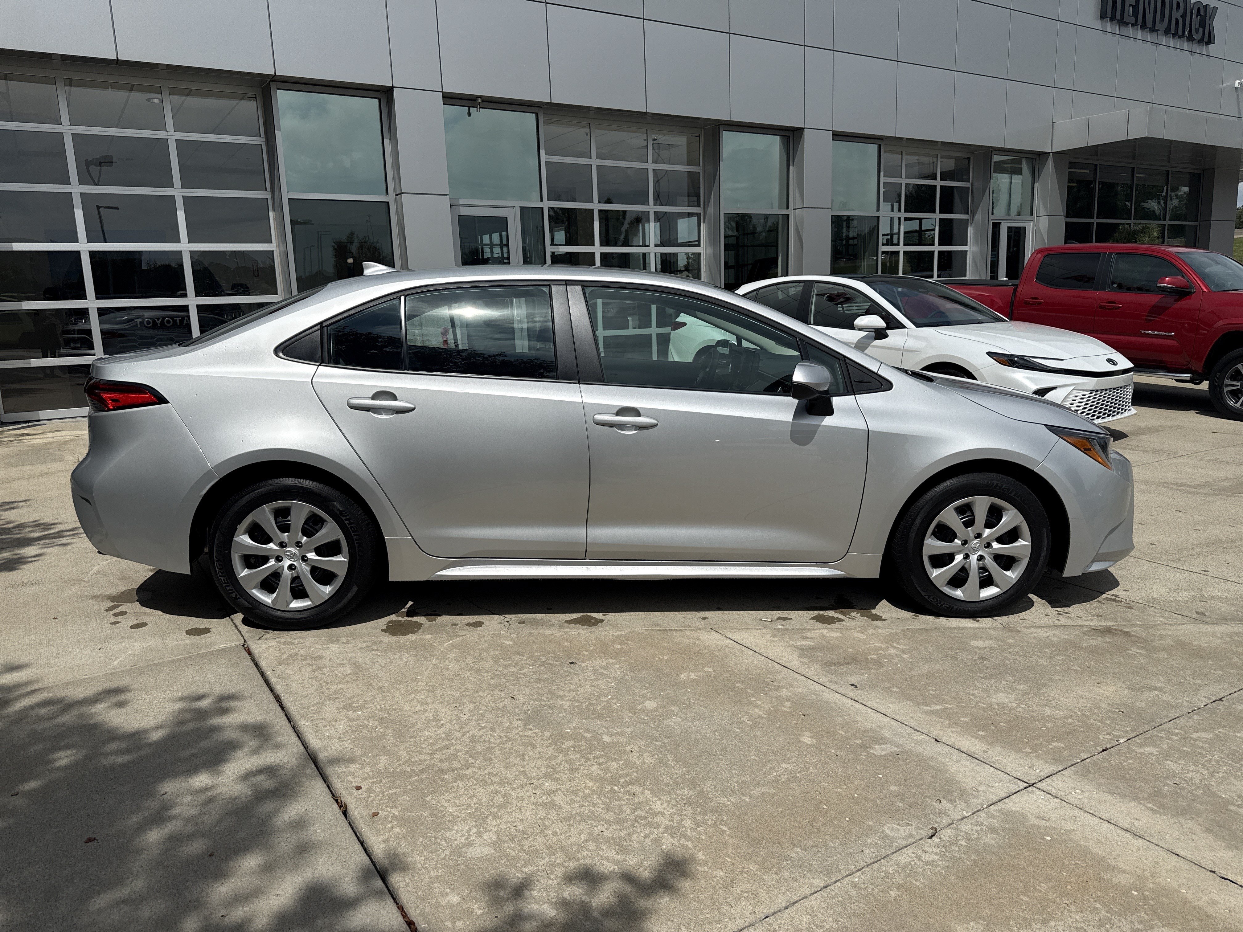 Used 2025 Toyota Corolla LE FWD image 10