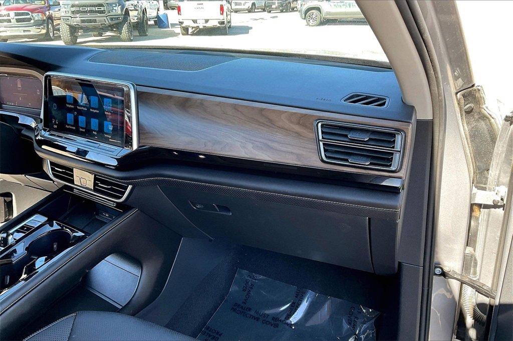 Used 2024 Volkswagen Atlas SE image 16