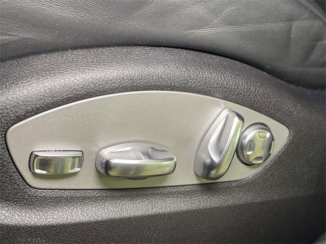 Used 2025 Porsche Macan image 17