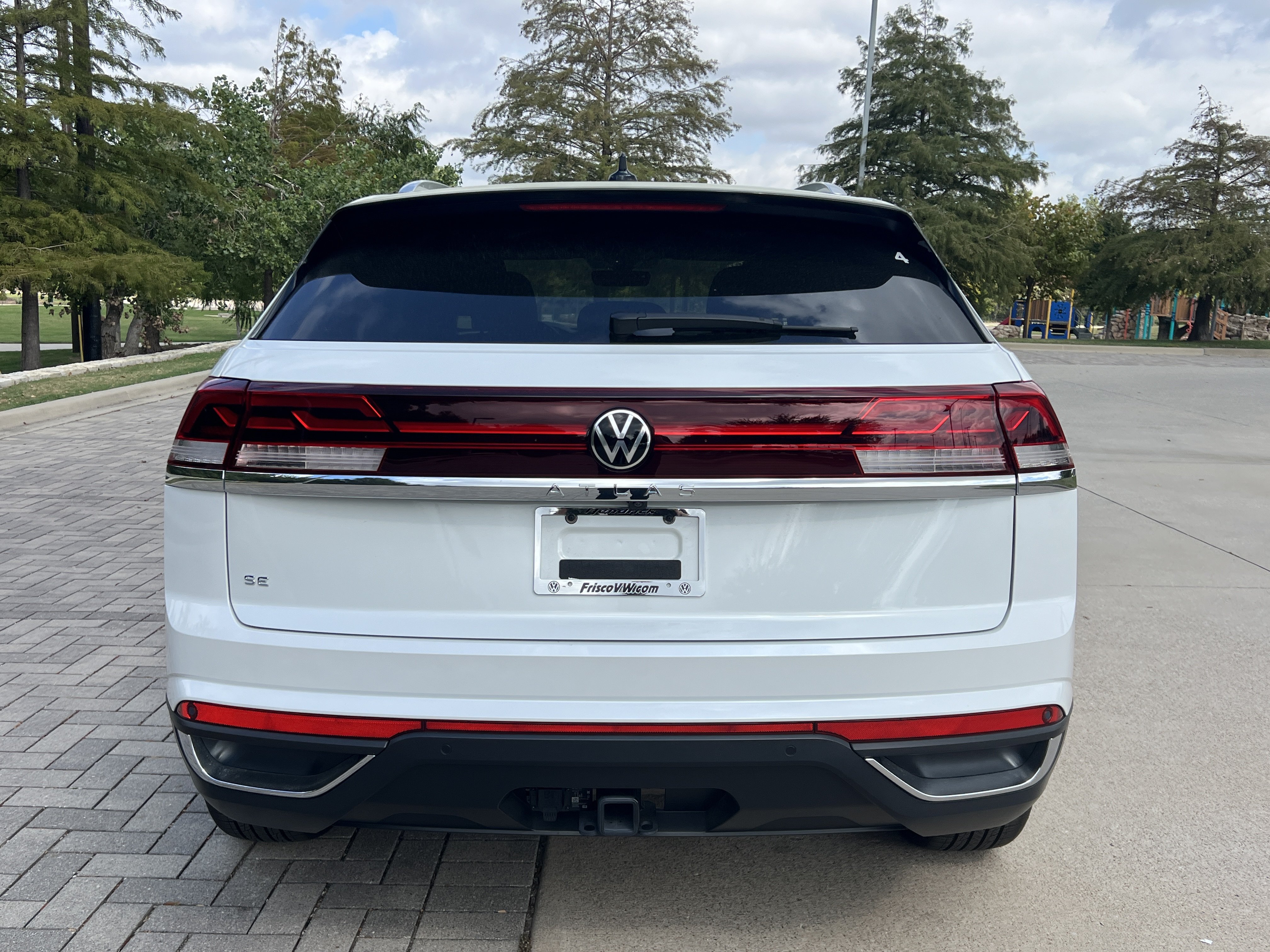 Certified 2026 Volkswagen Atlas Cross Sport SE FWD image 8