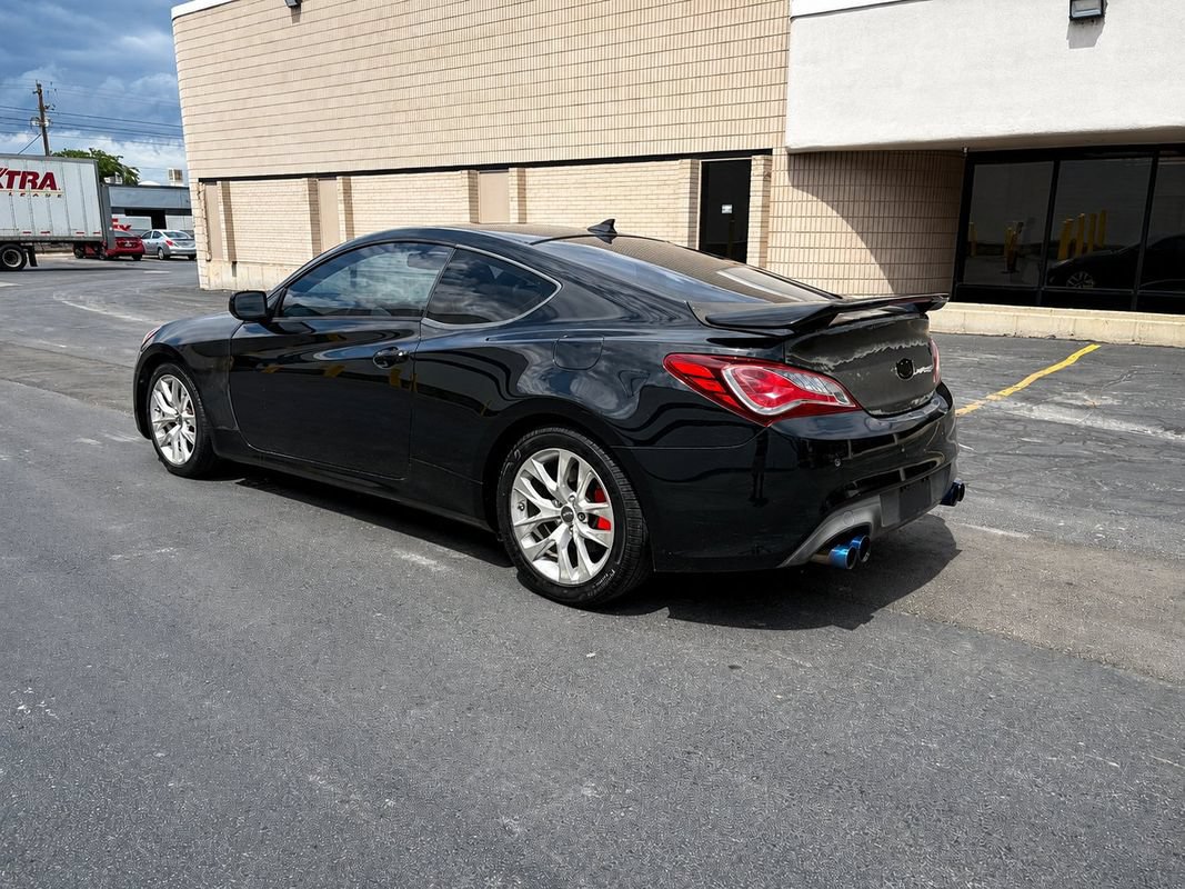 Used 2014 Hyundai Genesis 2.0T RWD image 4