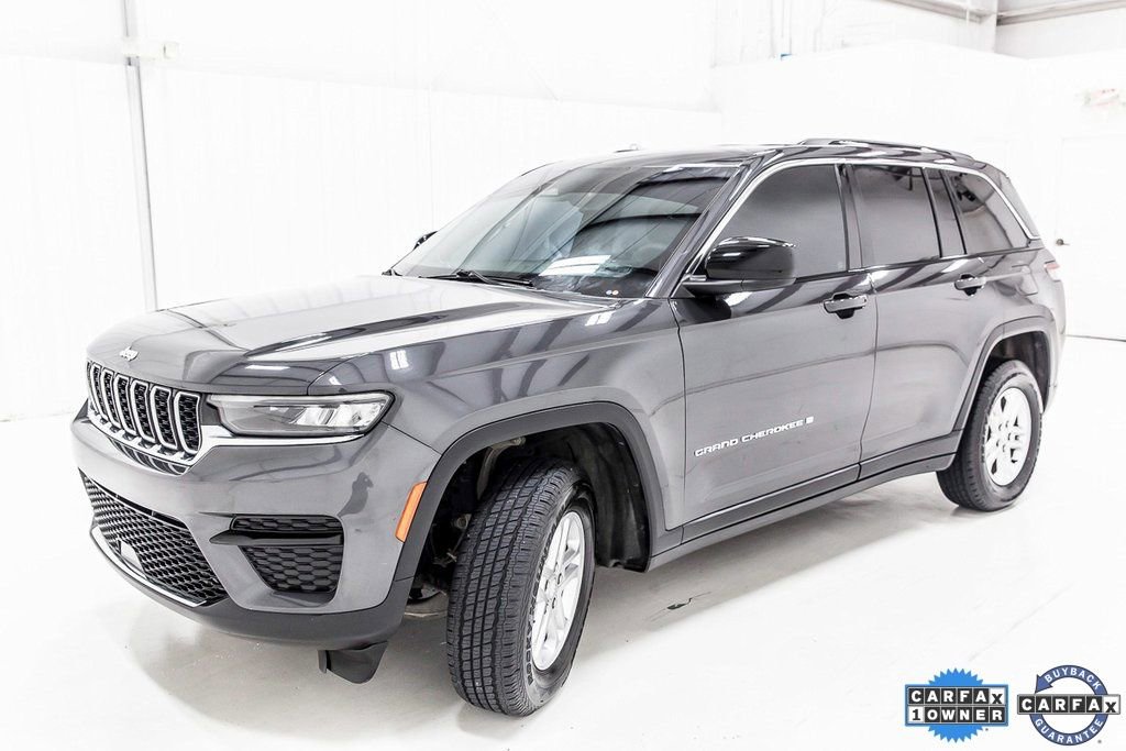 Used 2024 Jeep Grand Cherokee Laredo image 2