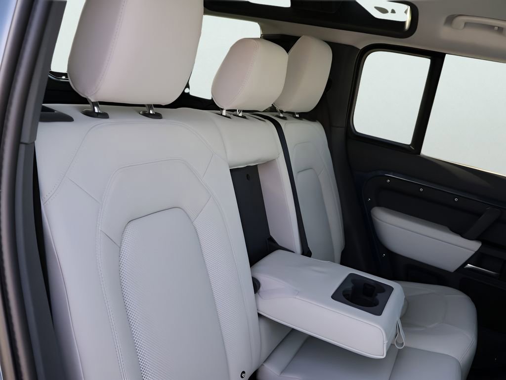 Certified 2025 Land Rover Defender 110 X-Dynamic SE image 13