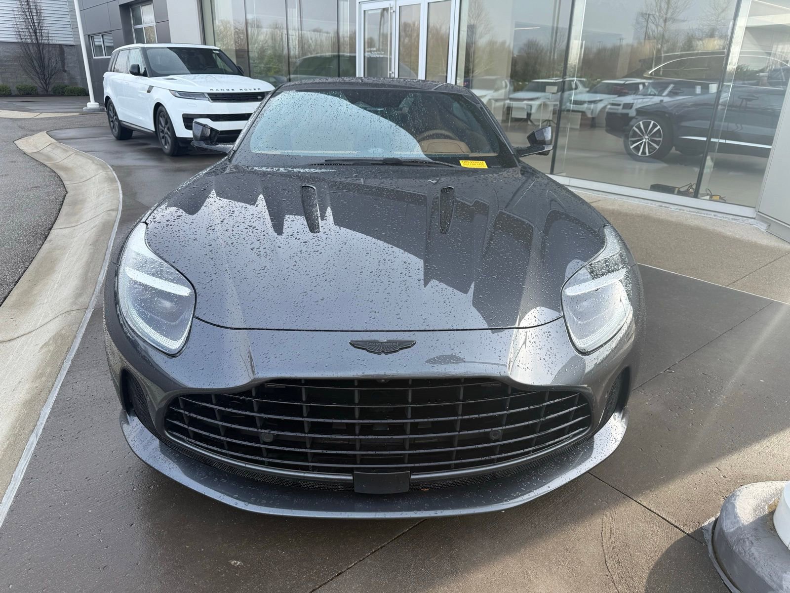 Used 2024 Aston Martin DB12 Coupe image 2