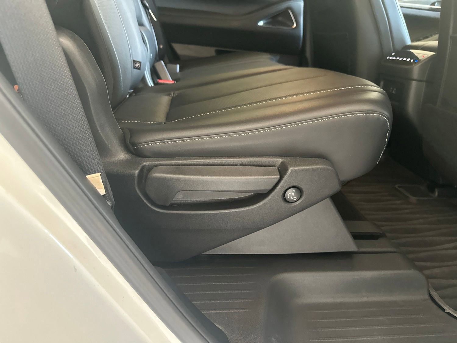 Certified 2025 INFINITI QX60 Luxe w/ Black Edition FWD image 22
