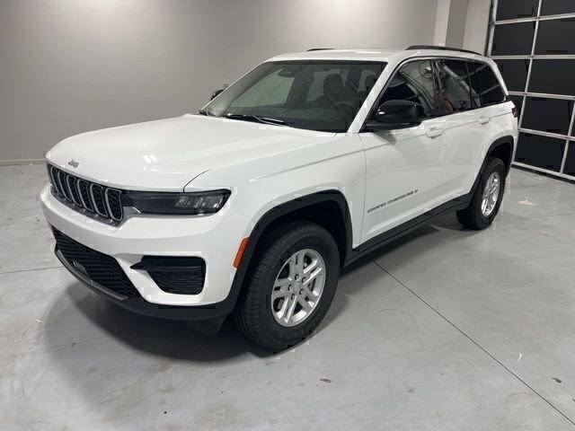 New 2025 Jeep Grand Cherokee Laredo w/ Luxury Tech Group I image 3
